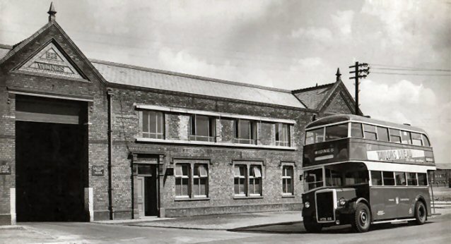 No. 6, Leyland PD2 outside depot, 1951.jpg (54634 bytes)
