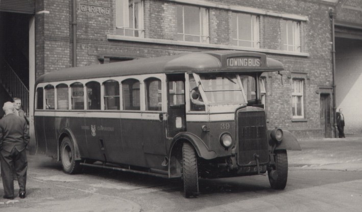 No.39, Leyland Lion, later use as towing vehicle.jpg (69354 bytes)